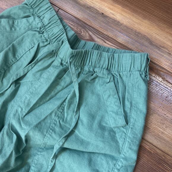 Universal Thread Green Linen Blend Paperbag Shorts Women’s Size Small - Picture 2 of 5